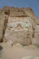 41 Ardeshir I investi par Ahura Mazda (à dr.)