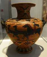 060 Scène de chasse - Vase à transporter l'eau (± 515) Terre cuite à figures noires