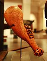 33 Casse-tête en os de baleine (19° s) East Cape