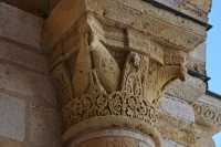 69 Antilopes affrontées dont la tête correspond au crochet habituel aux chapiteaux corinthiens 