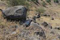 38 Colline escarpée dominant le lac au sud de Kursi