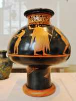 215 Cratère attique (520-510) L'entraineur (Alketès) et les atlètes (Epainetos à gauche)