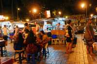 10 Les roulottes sur le port de Papeete