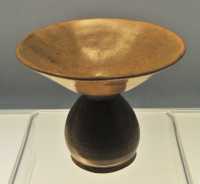 124 Crachoir celadon Yue - Tang (618-907)