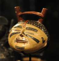 83 Bouteille Tête-trophée - Nasca (540-700)