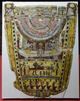 80 Osiris préparant le corps du défunt - Plastron de momie d'époque ptolémaïque (332-30)