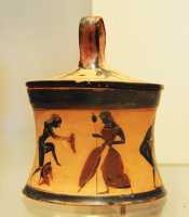 145 Pyxide attique (± 550) Guerrier mettant une jambière