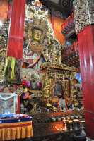 38 Buddah tenant une épée