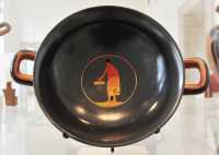 257 Coupe à boire - Attique - Figures rouges - Enfant allant à l'école avec une tablette à écrire (460±)