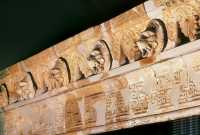 445 Décor en terre cuite du temple de Locri (5° siècle)