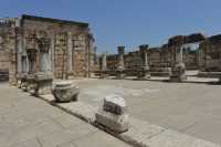 31 Synagogue de Capharnaüm - Porte vers l'atrium à droite