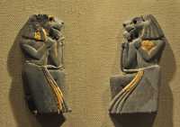 3 Décors d'ivoire de style égyptien sur des meubles - Colonies assyriennes d'Anatolie (Début du 2° Millénaire)