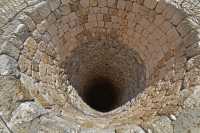 56 Puits utilisé depuis la période judéenne jusqu'à celle d'Hérode