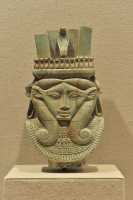 6 Hathor - décor d'ivoire de style égyptien sur des meubles - Colonies assyriennes d'Anatolie (± 1800 BC)