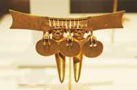 139 Personnages au corps en forme de défense - Panama ou Costa Rica Chiriqui (11°-16°s)