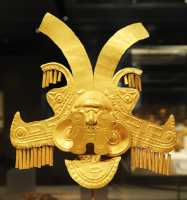 128 Ornement frontal en or - Colombie Yotoco (1°-7°s)