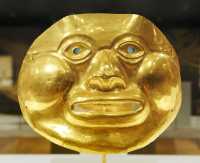 131 Masque funéraire en or - Colombie Llama (5°-1°s.BC)