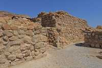 65 Sud de la tour et mur du scriptorium (à gauche)