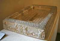 094 - Bassin cultuel orné de poissons-chèvres - Suse (14°-12°) *