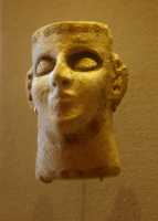 765 Mari, masque funéraire