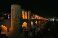 105 Pont aux 33 arches (1602) *