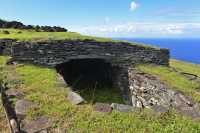 45 Maison partiellement reconstruite pour laisser voir l'intérieur