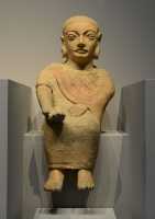 035 Femme assise (± 640) Tombe des cinq sièges