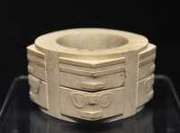 203 Cylindre (Cong) avec masque d'animal - Culture Liangzhu (± 3200-2200) Jade