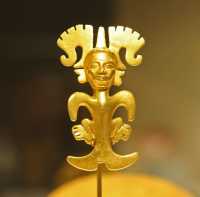 137 Pendentif en or - Panama (5°-10°s)