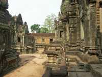 32-Cour centrale 180