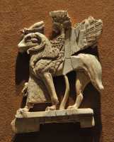 27 Sphinx à tête de bélier - Arslan Tash - Néo assyrien - Ivoire (9°-8° siècle)