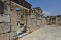 32 Porte de l'atrium vers la synagogue de Capharnaüm