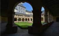 33 Le cloître