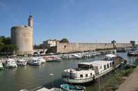 88 Rempart Ouest & tour de Constance vus du pont **