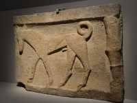 084 Décor de lit funéraire (6°s) Tombe des chiens