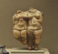 1 Deux femmes debout (Anatolie du Sud - 7° Millénaires)