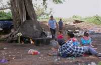 381 Finca El Baul tête colossale dans la forêt - rites chamaniques