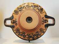 128 Coupe à boire attique (± 540) Combat des Grecs et des Amazones