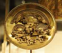 109 Boucle d'oreille - Feuille d'or - Pérou Chimu (12°-15°s)