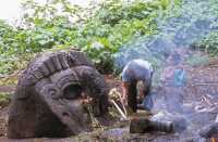 391 Finca El Baul tête colossale dans la forêt rites chamaniques