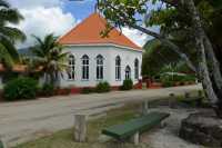 89 Temple Ebenezer de Papetoai (1813) construit à l'emplacement du Marae Tepua-tea