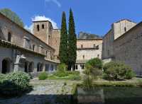 16 Le cloître & l'église