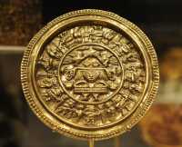 111 Boucle d'oreille - Feuille d'or - Pérou Chimu (12°-15°s)