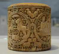 071 Pyxide en ivoire (±970) Madinat al-Zahra, dans la région de Cordoue