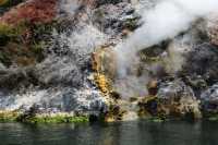 148 Fumerolles sur la rive du lac Rotomahana