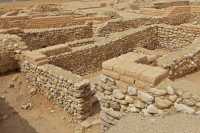 16 Beersheva - Niveau du 9°-8°s BC. (à gauche)