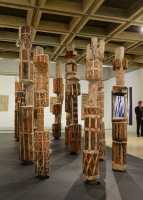 15 Tutini (Pukumani graveposts) 1959 par six artistes aborigènes