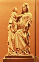 21 Ivoire - Vierge & enfant (fin 14°s)