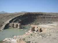 000 Sud de Chiraz, pont attribué à Shapur 1er *