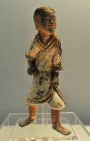 143 Statuette - Terre cuite peinte - Han de l'Est (25-220)